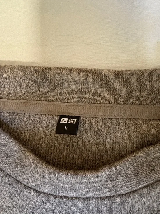 Uniqlo Long Sleeve Sweater Medium - Picture 4 of 5